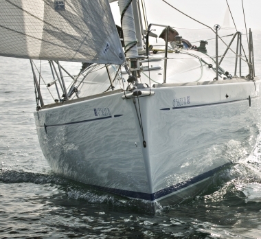 A-Sprit head on view on a 30ft. Beneteau